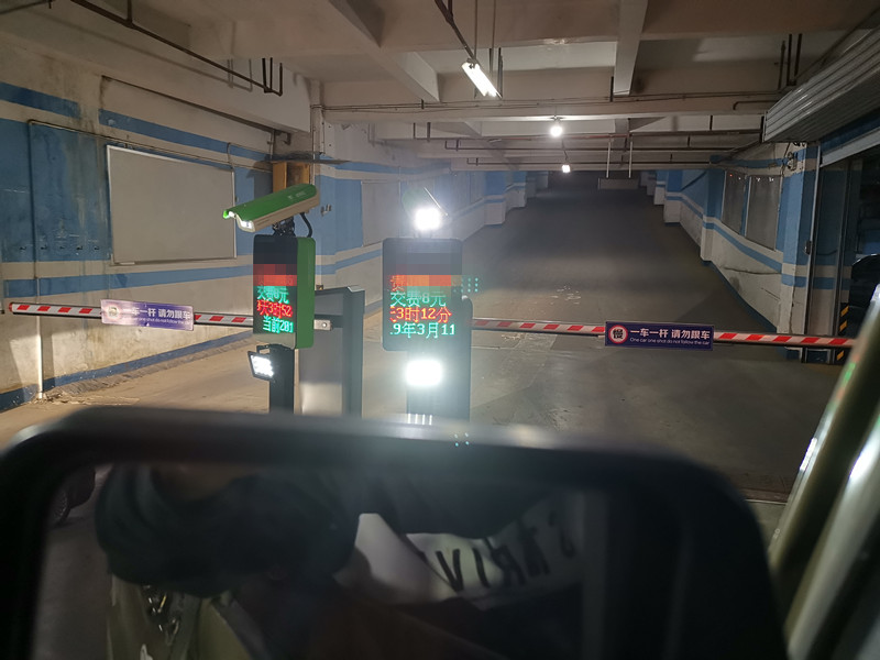 投诉梦乐城地下停车场乱收费问题